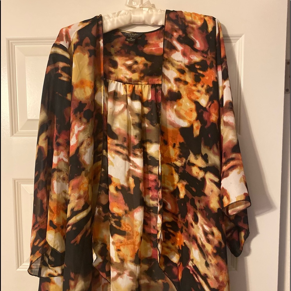 Multicolored sheer shell
